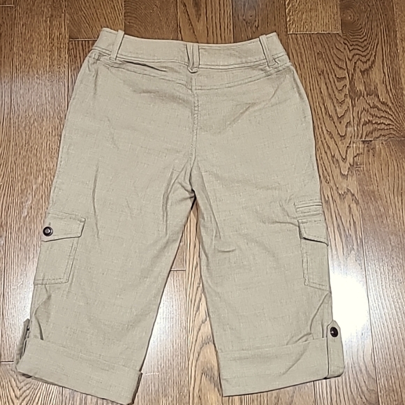 Tweed pattern Capri pants. Size 4. Good condition. - Picture 2 of 7